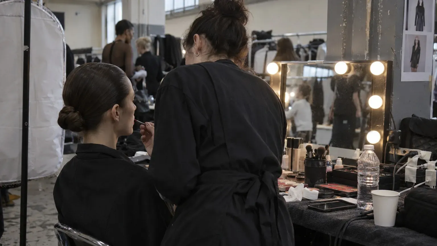 7 looks beauté du Fashion Month printemps-été 2027 : du trompe-l'œil de Hodakova aux lèvres de Dries Van Noten
